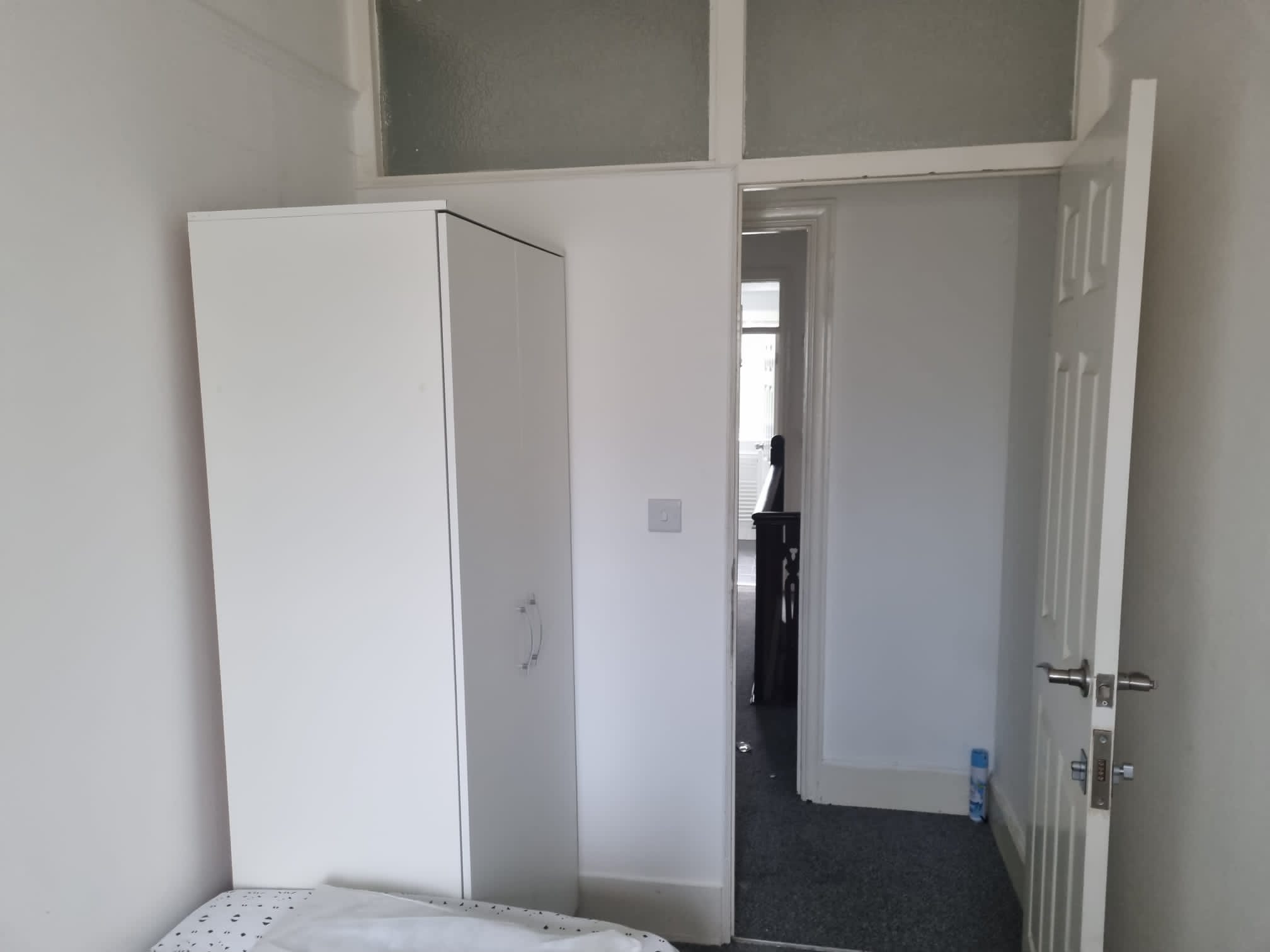 Three rooms available at Hendon london uk